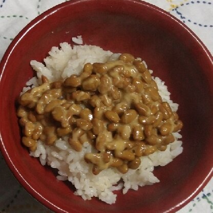 こんばんは〜私もご飯にかけていただきました。ごま油と納豆は初めてですが美味しかったです(*^^*)レシピありがとうございました。